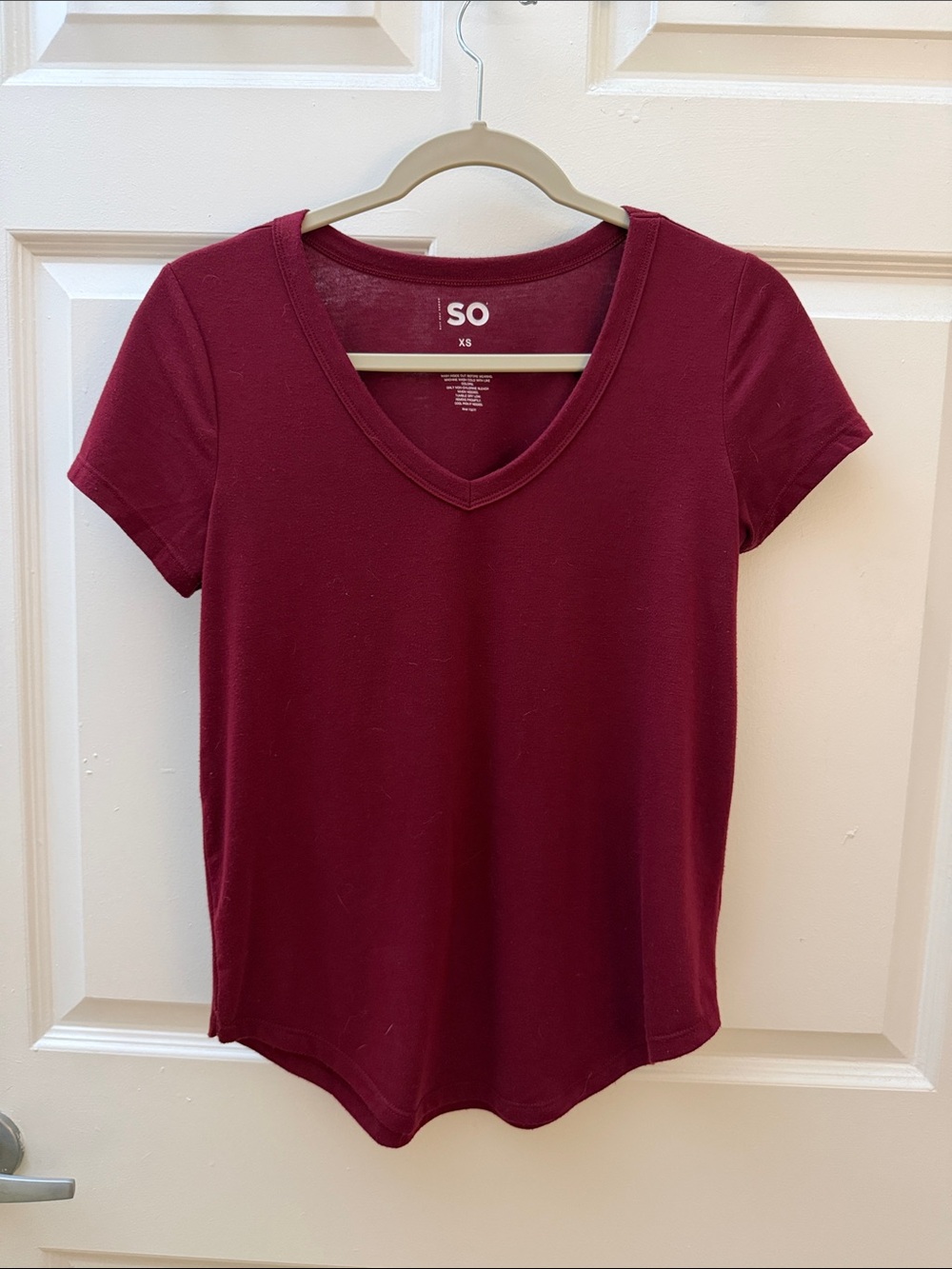 SO Short Sleeve V-Neck Tee in Deep Wine